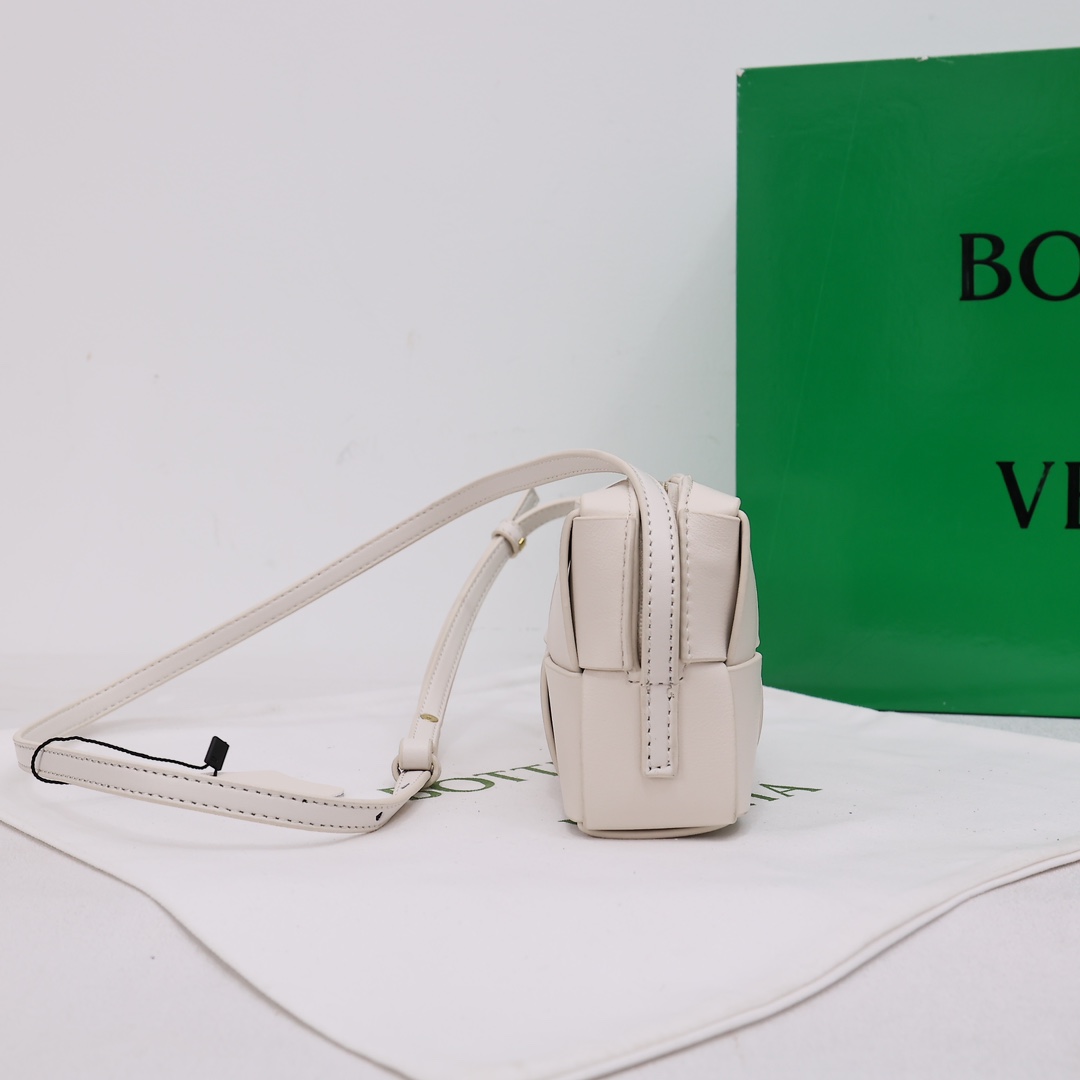 【Bottega Veneta】18*9*4CM