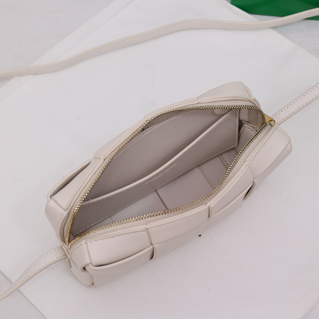 【Bottega Veneta】18*9*4CM