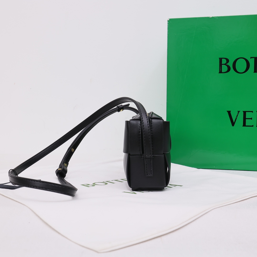 【Bottega Veneta】18*9*4CM