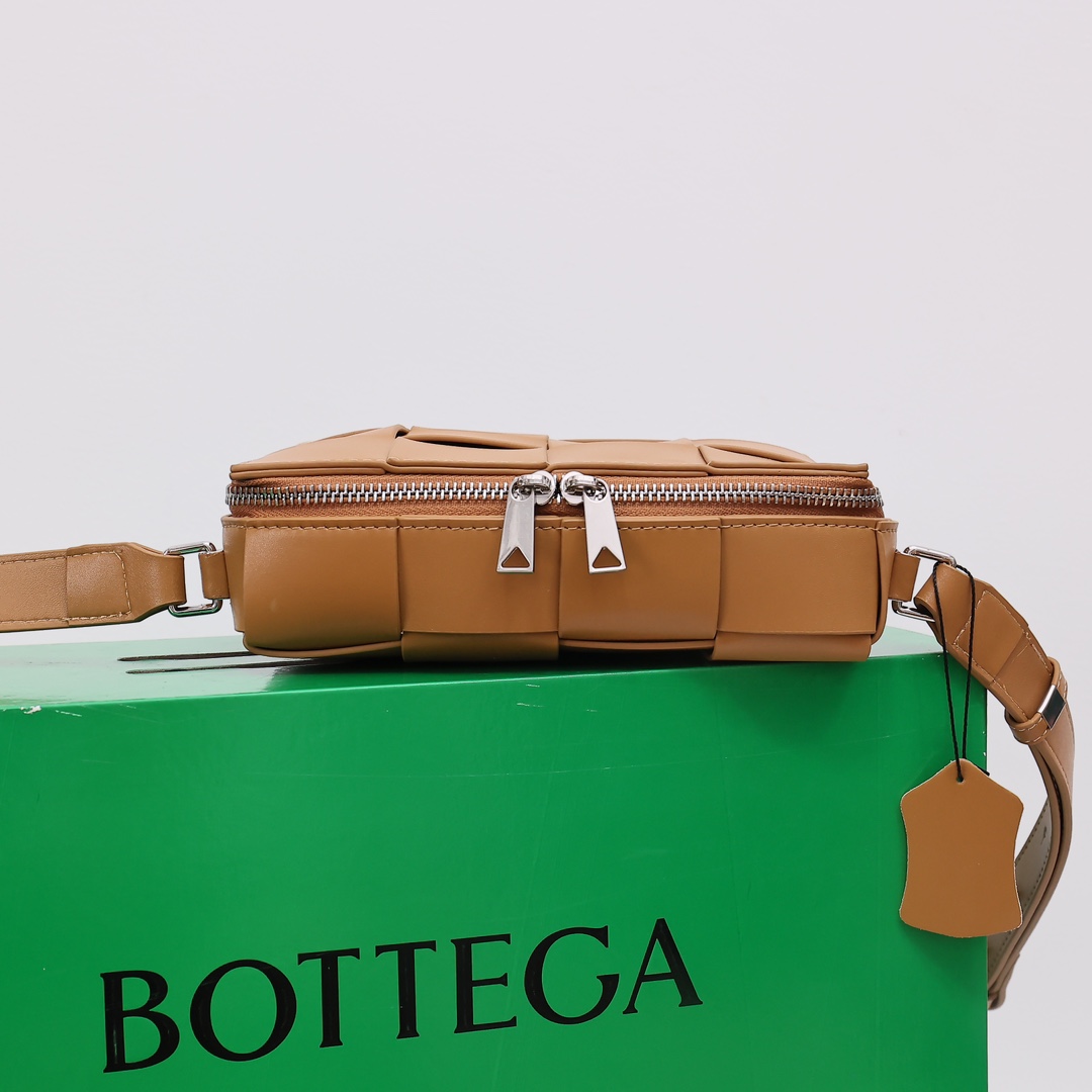 【Bottega Veneta】15*20*5CM