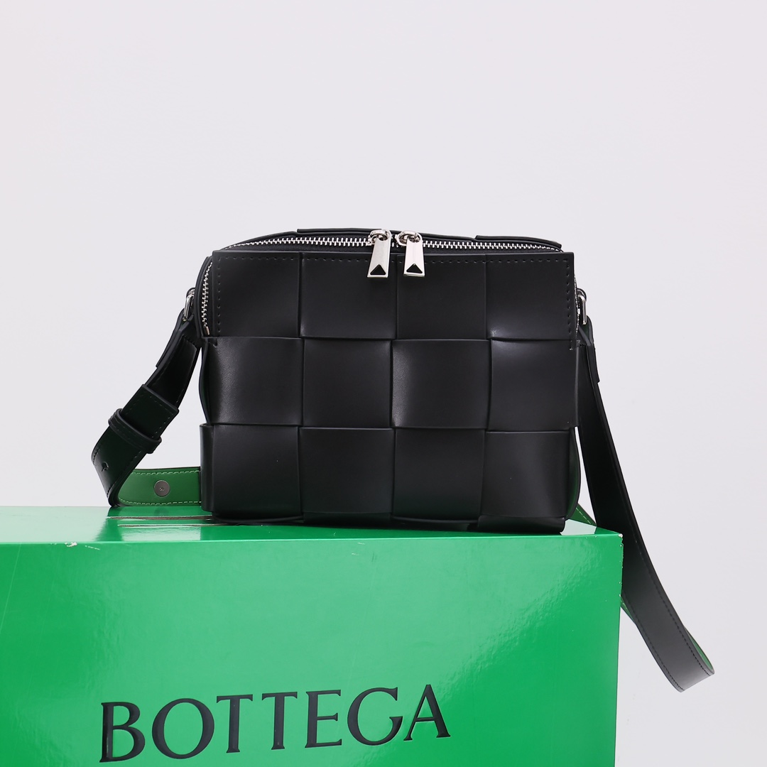 【Bottega Veneta】15*20*5CM
