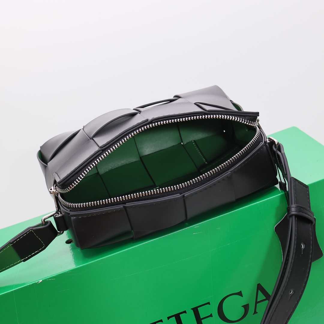【Bottega Veneta】15*20*5CM