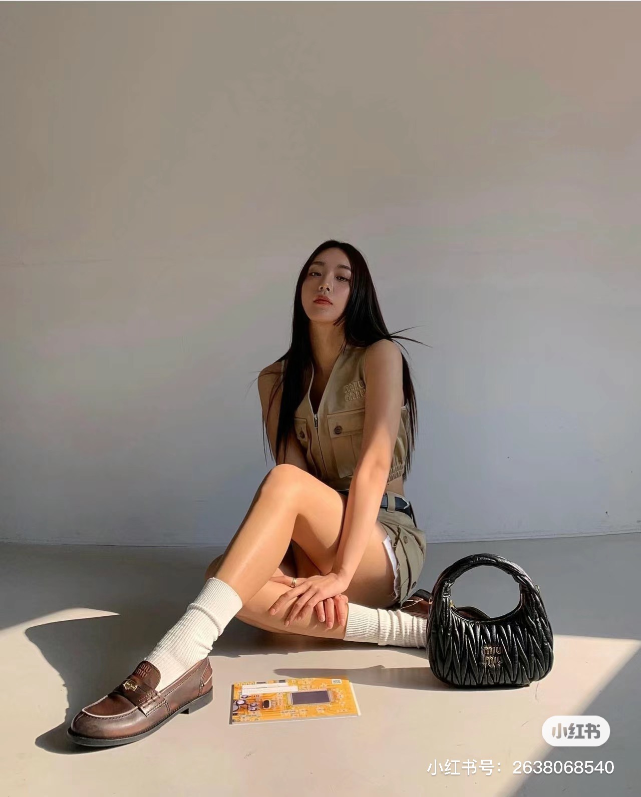 【MIUMIU】20×17×6cm