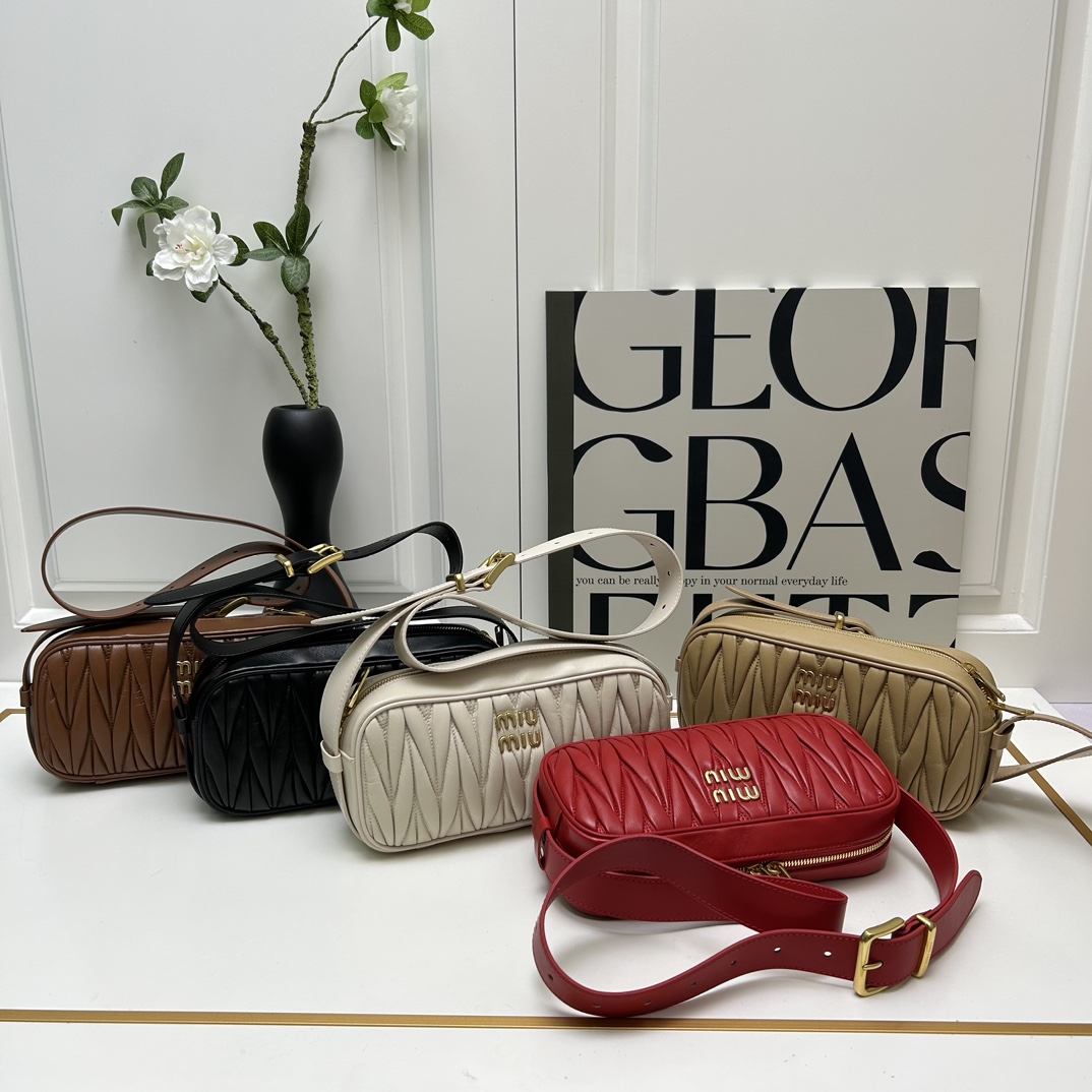 【MIUMIU】Matelasse  24×11.5×7cm