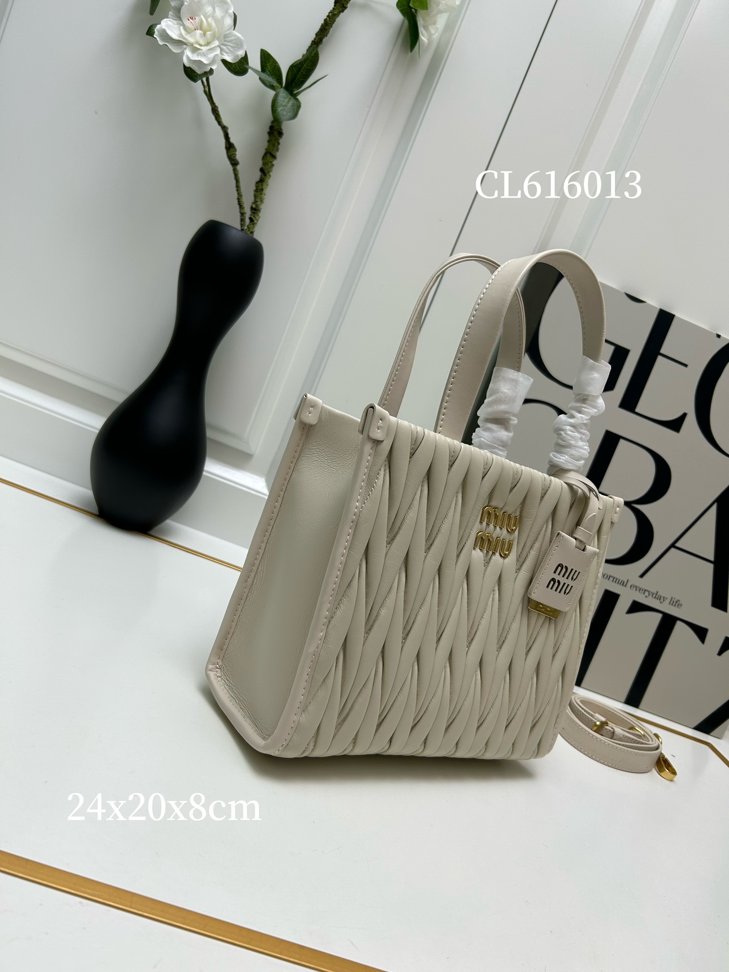 【MIUMIU】Matelasse 24X20.5X8cm