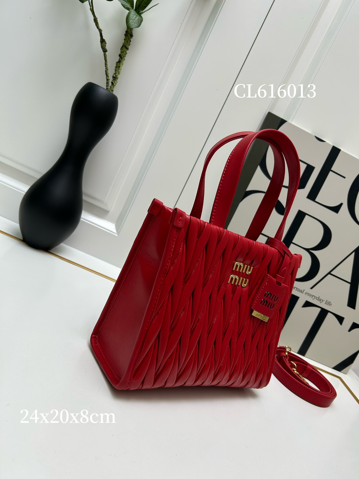 【MIUMIU】Matelasse 24X20.5X8cm