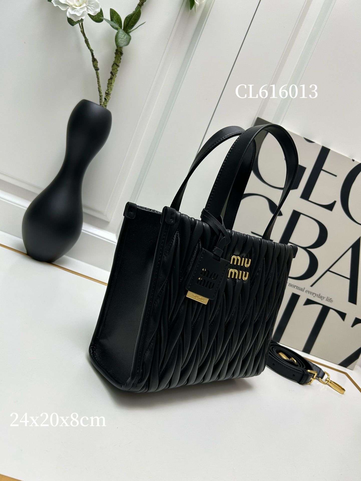 【MIUMIU】Matelasse 24X20.5X8cm