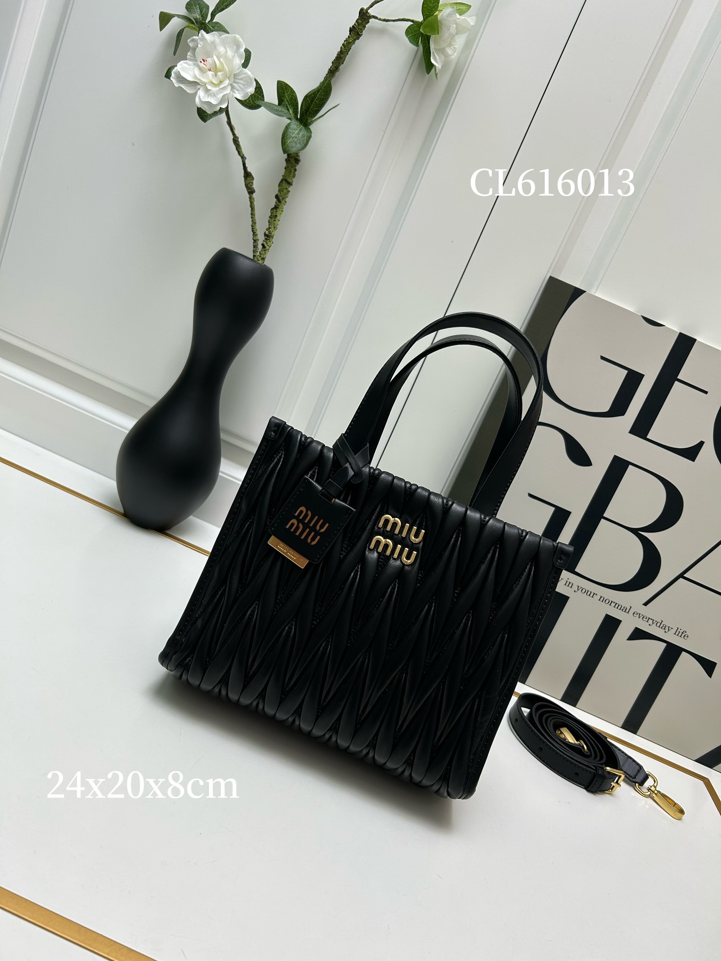 【MIUMIU】Matelasse 24X20.5X8cm