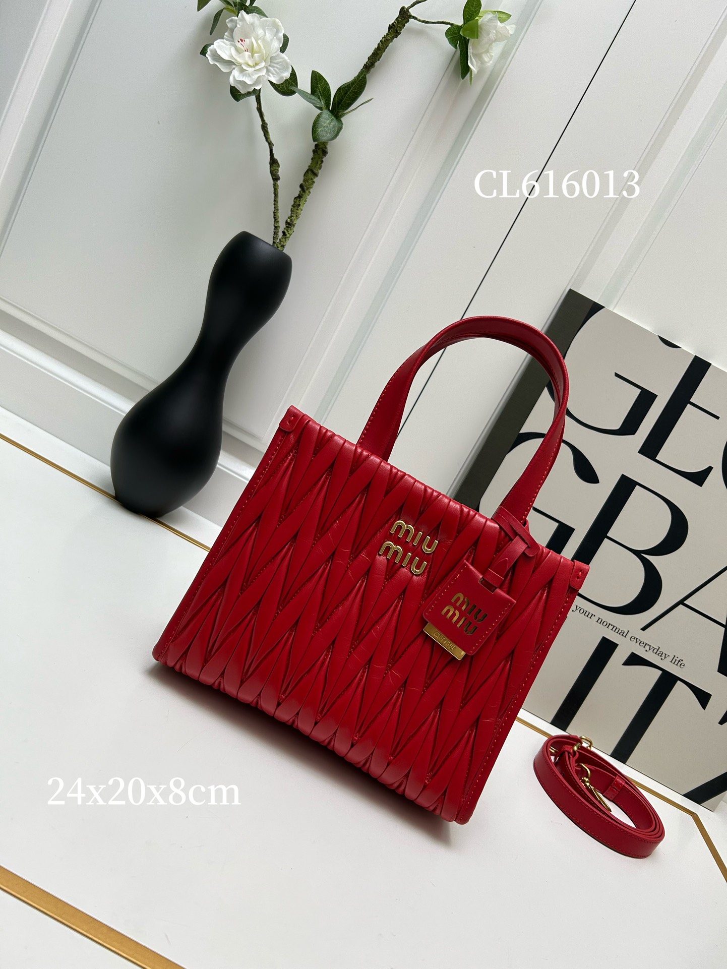 【MIUMIU】Matelasse 24X20.5X8cm