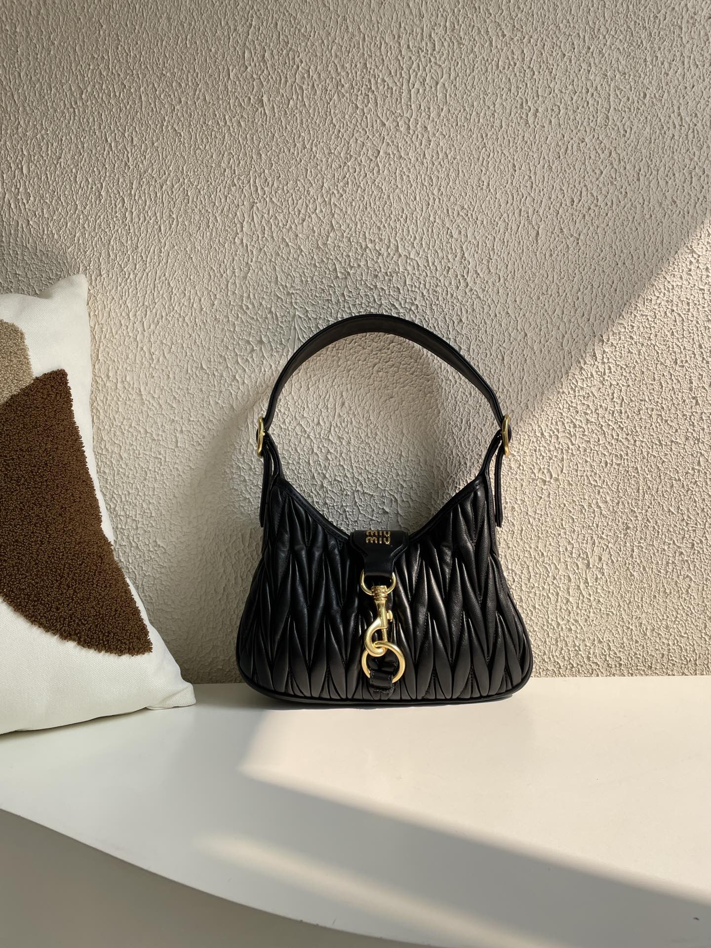 【MIUMIU】hobo 29×15×4cm