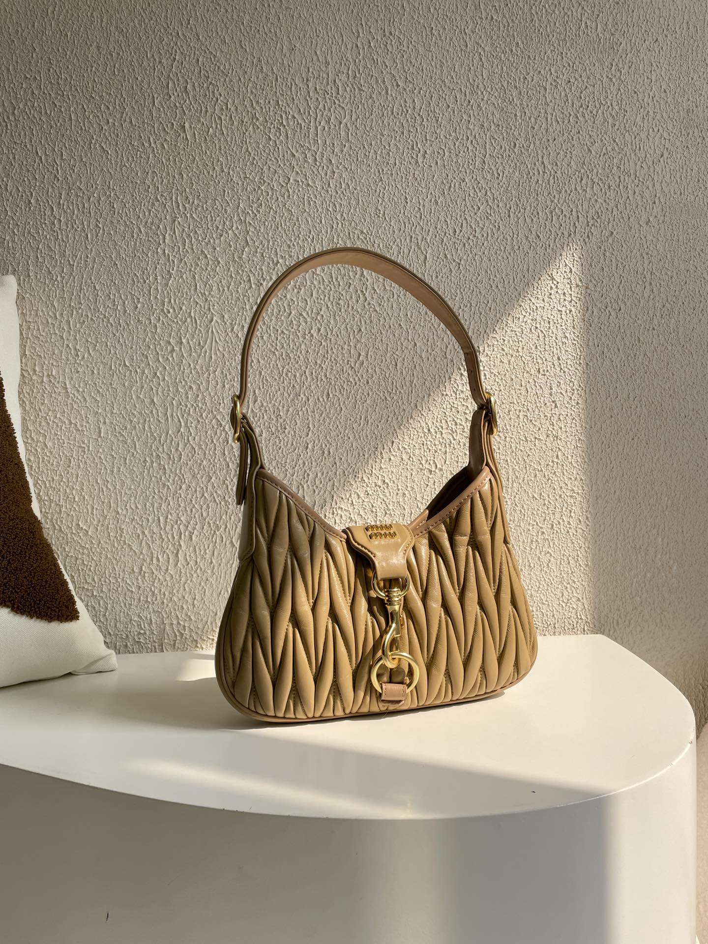 【MIUMIU】hobo 29×15×4cm