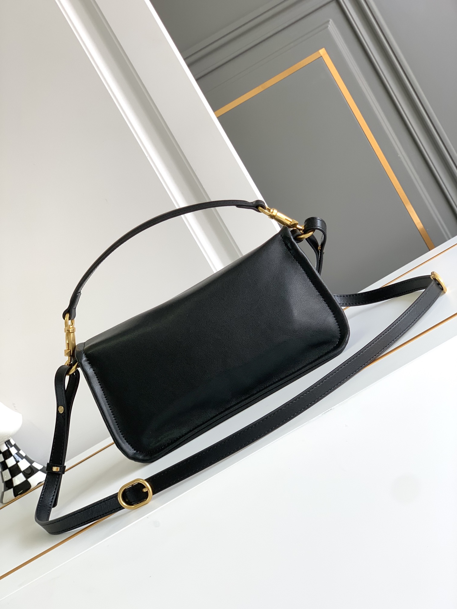 【Valentino】Garavani #Loco 27 x 13 x 8cm