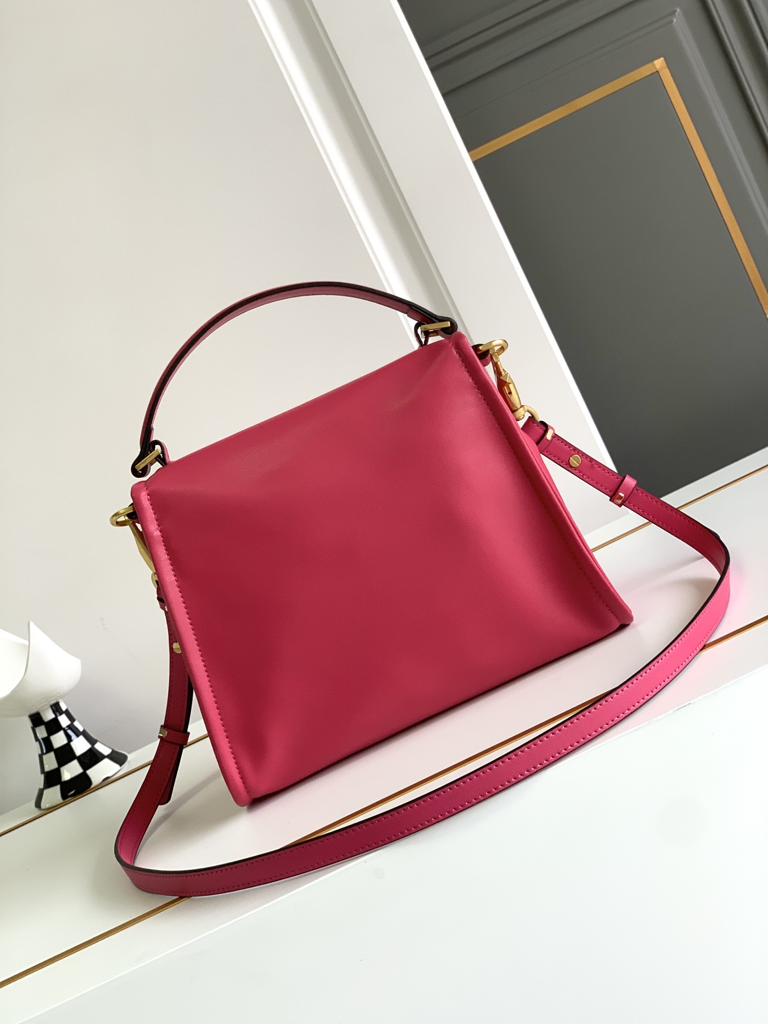 【Valentino】Garavani VSLING 25x12x18m