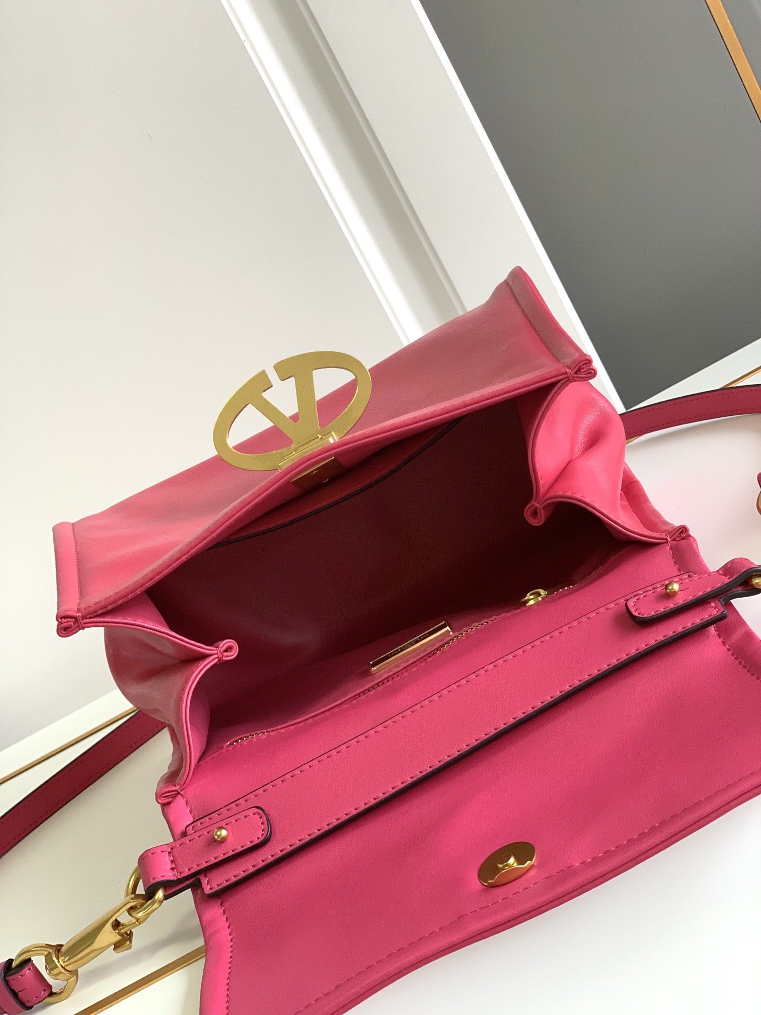 【Valentino】Garavani VSLING 25x12x18m