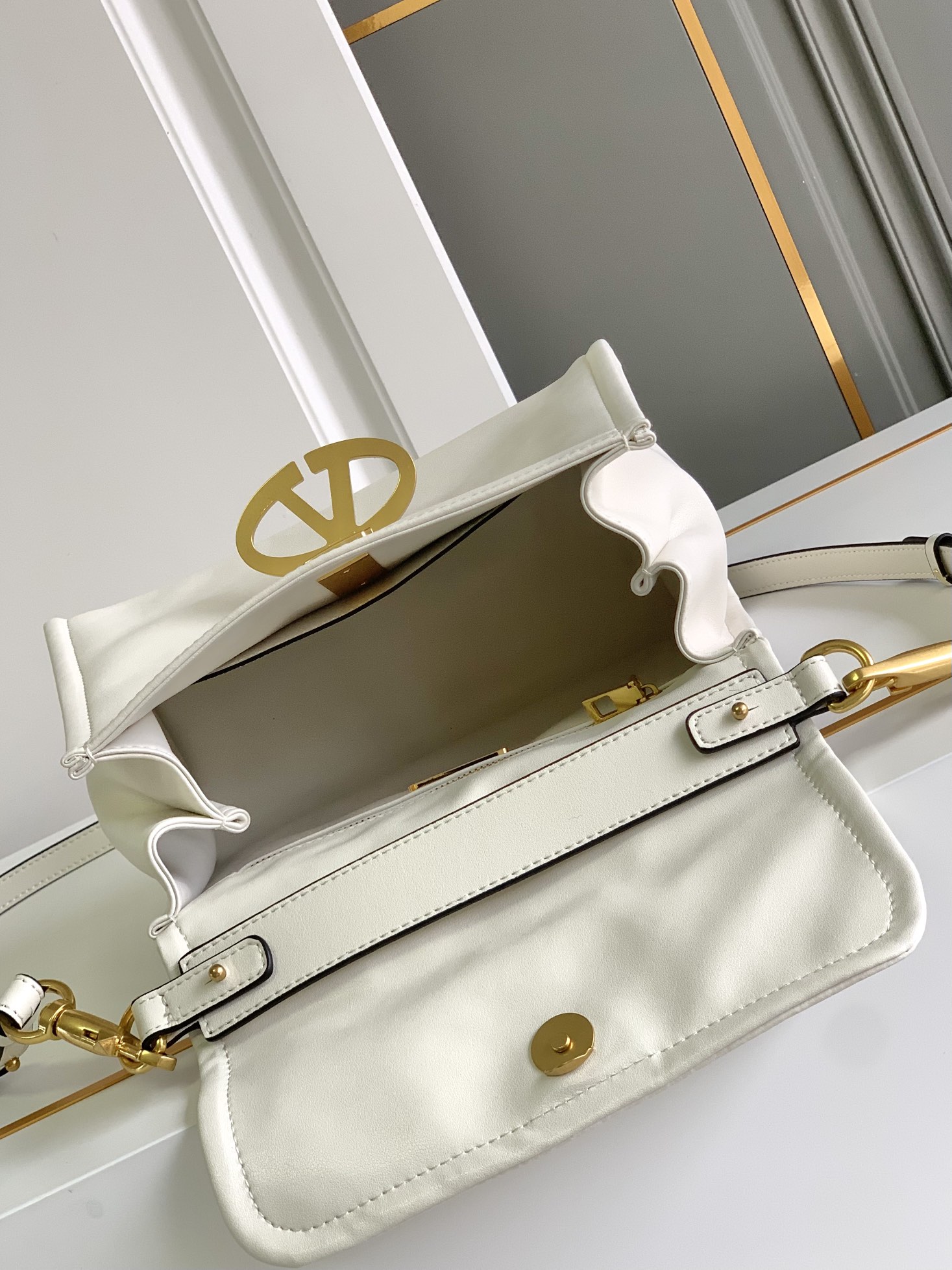 【Valentino】Garavani VSLING 25x12x18m