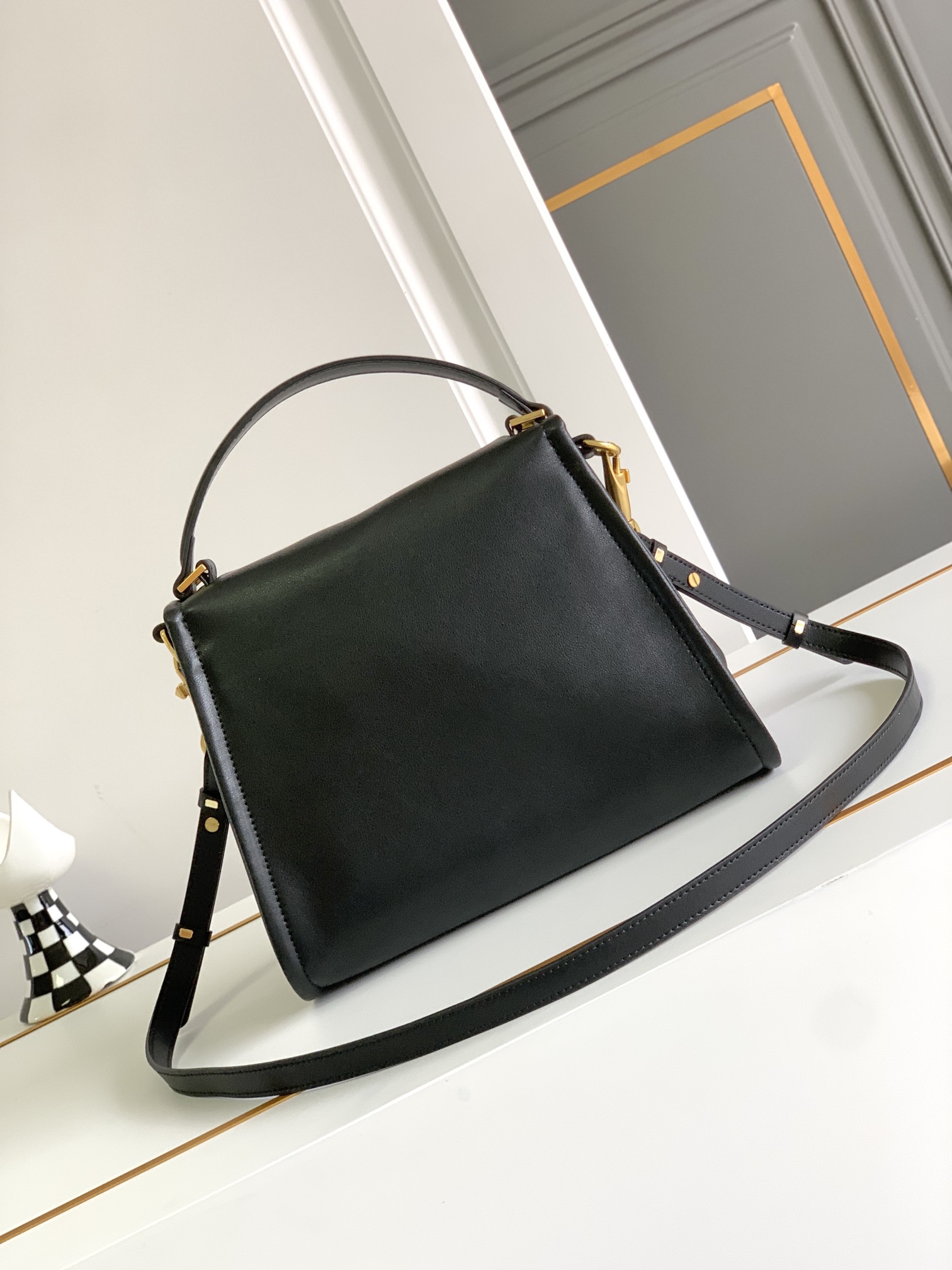 【Valentino】Garavani VSLING 25x12x18m