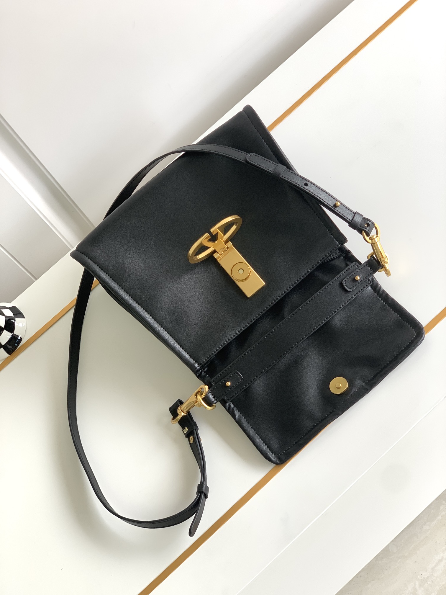 【Valentino】Garavani VSLING 25x12x18m