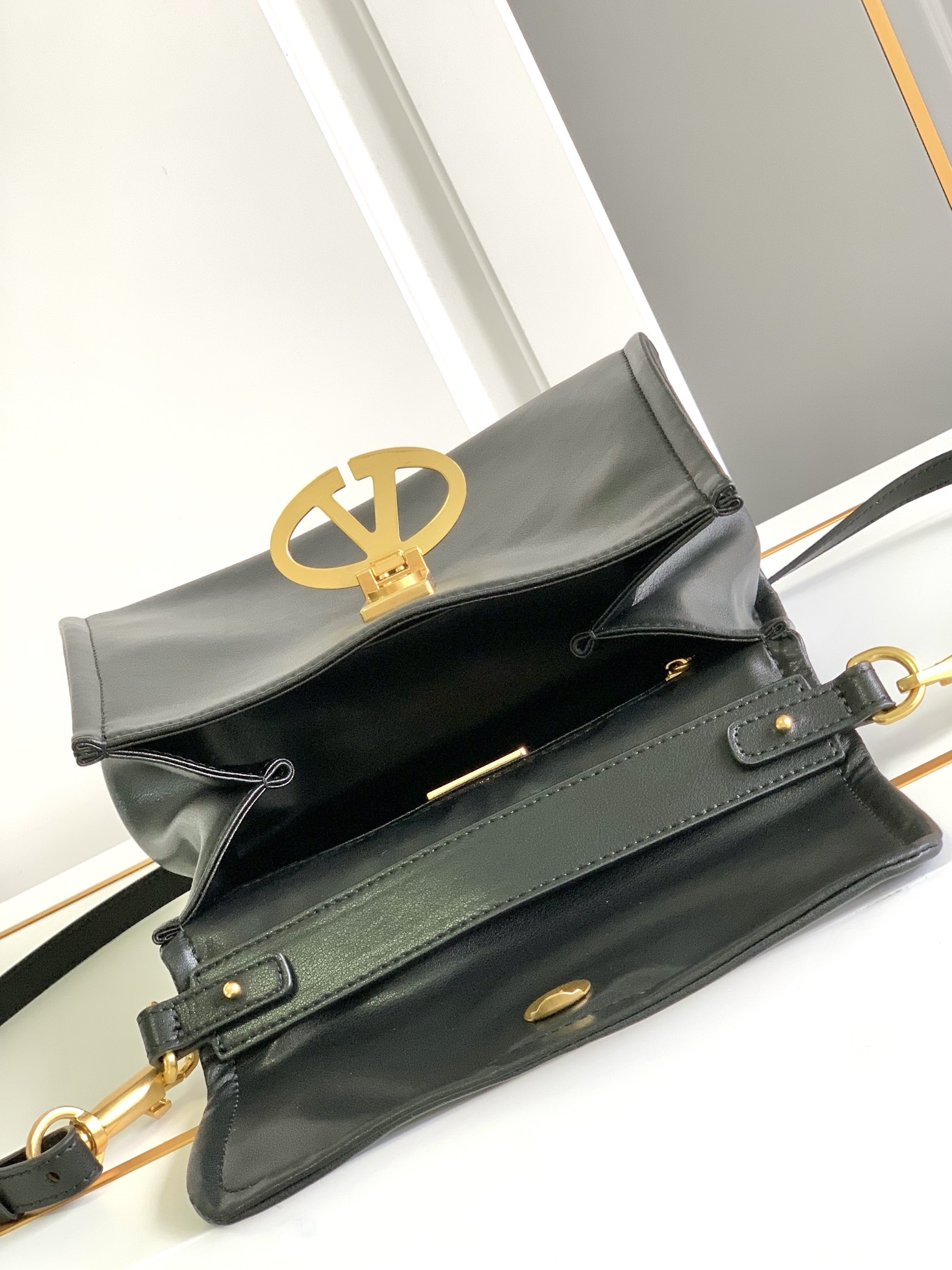 【Valentino】Garavani VSLING 25x12x18m