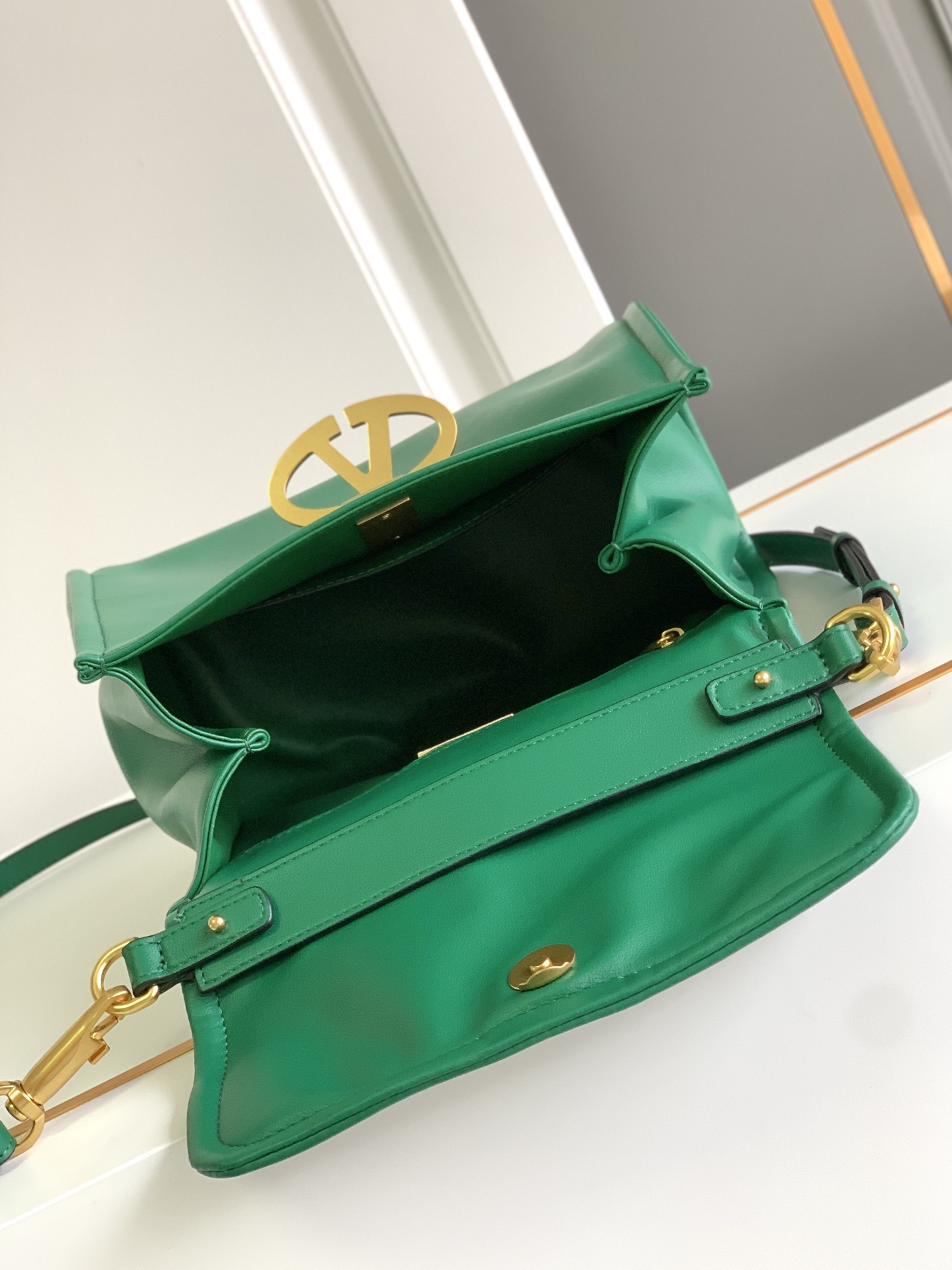 【Valentino】Garavani VSLING 25x12x18m