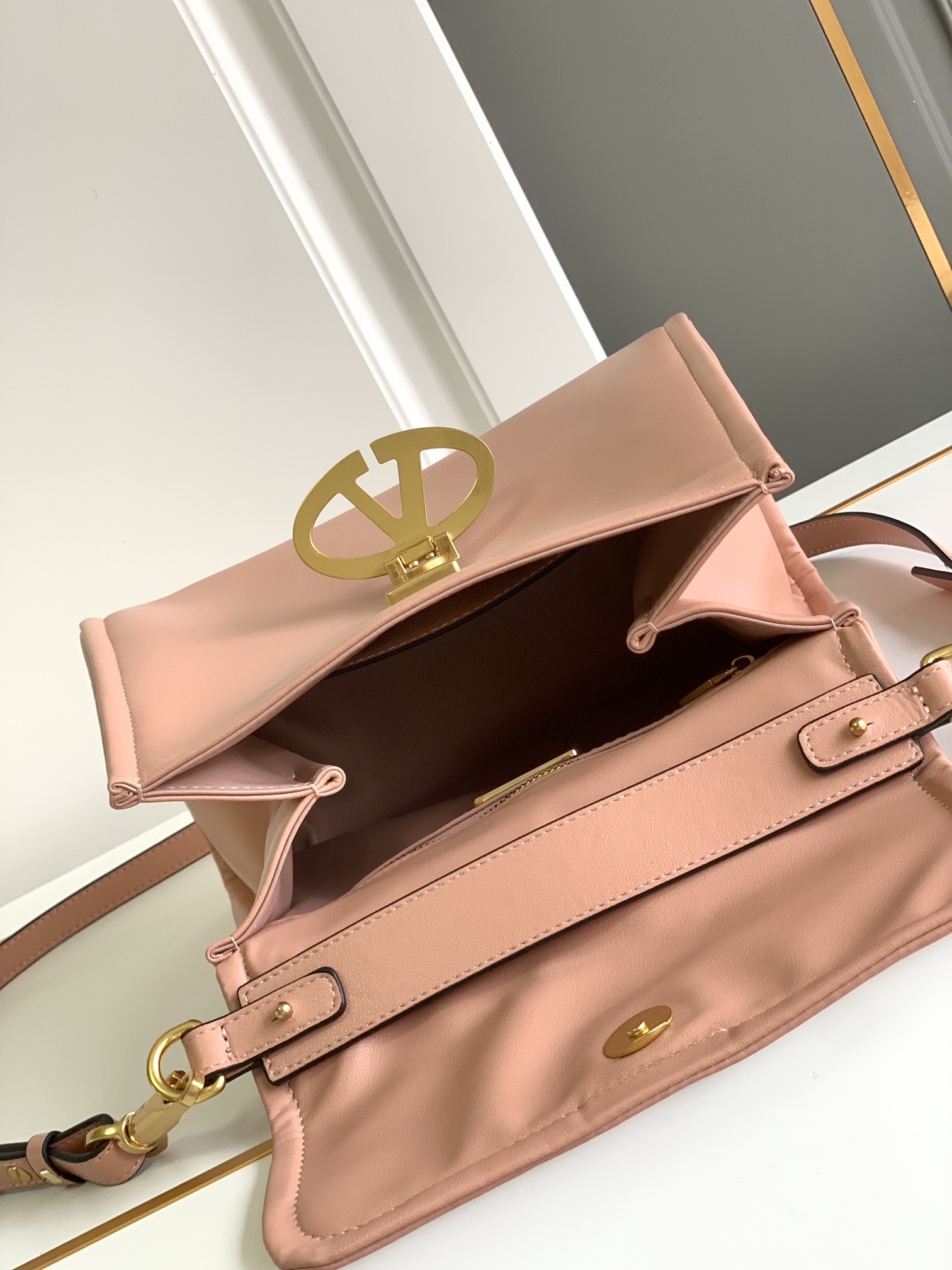 【Valentino】Garavani VSLING 25x12x18m