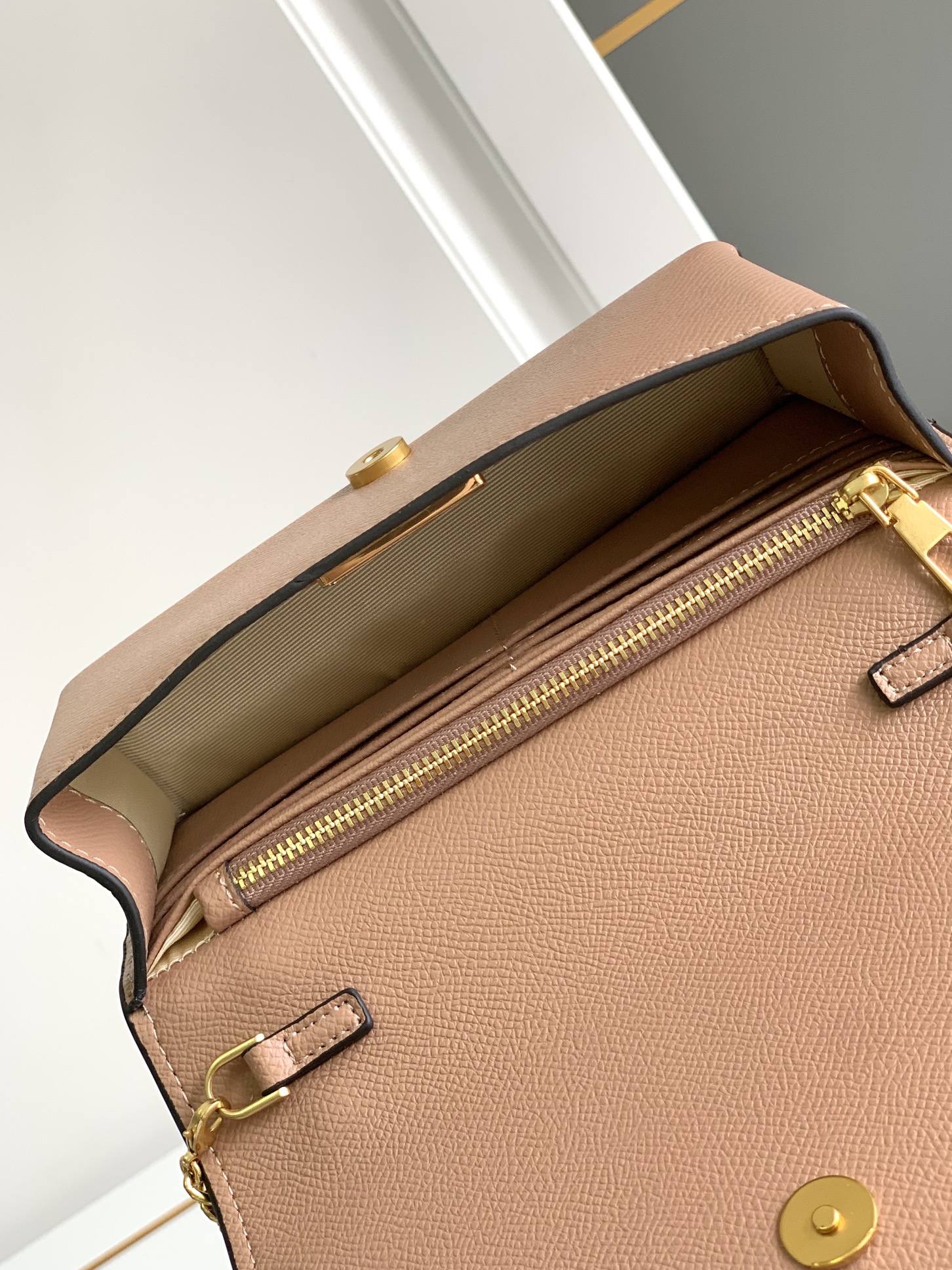 【Valentino】Garavani VRING 19×6×10.5cm