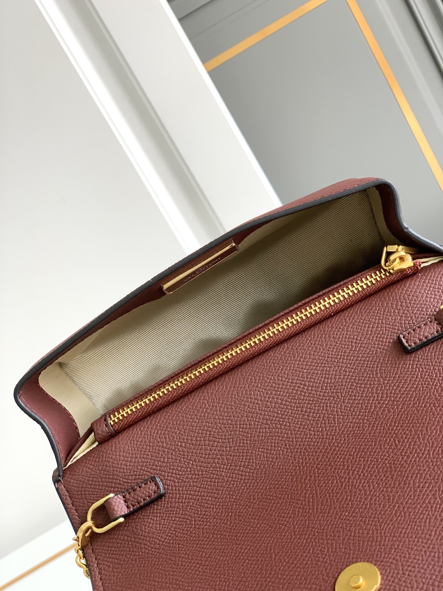 【Valentino】Garavani VRING 19×6×10.5cm