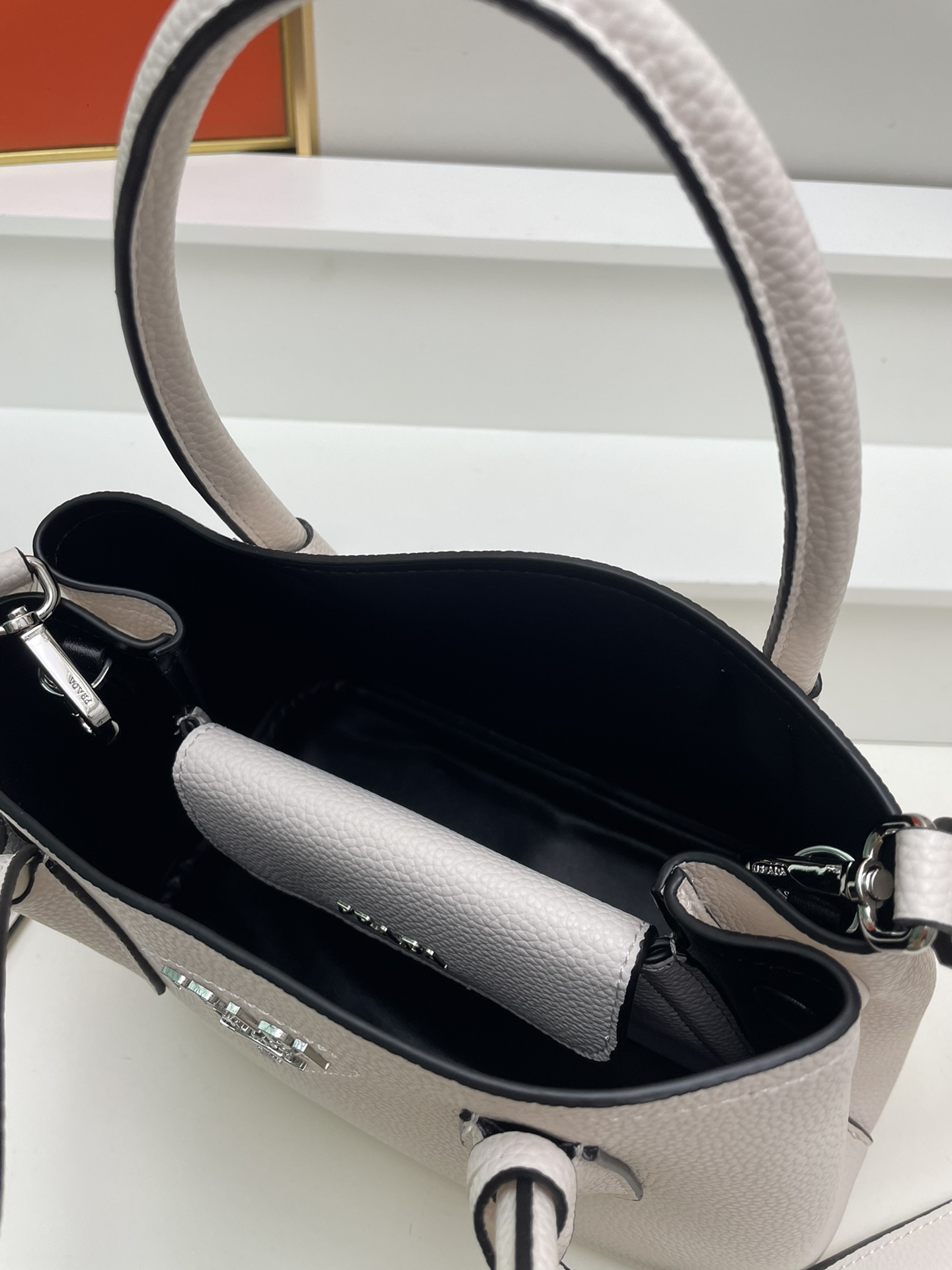 【PRADA】25*19*13CM