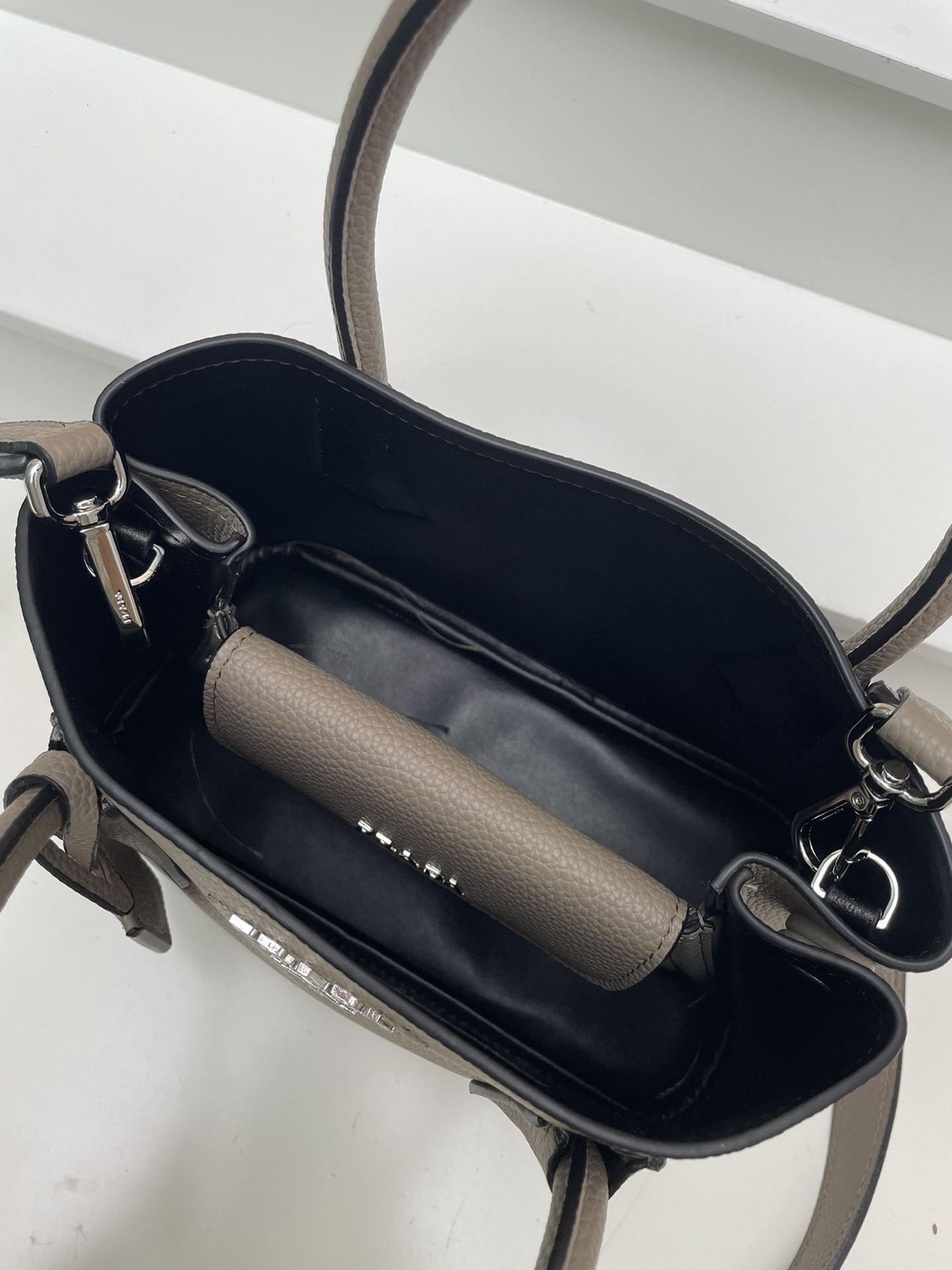 【PRADA】25*19*13CM