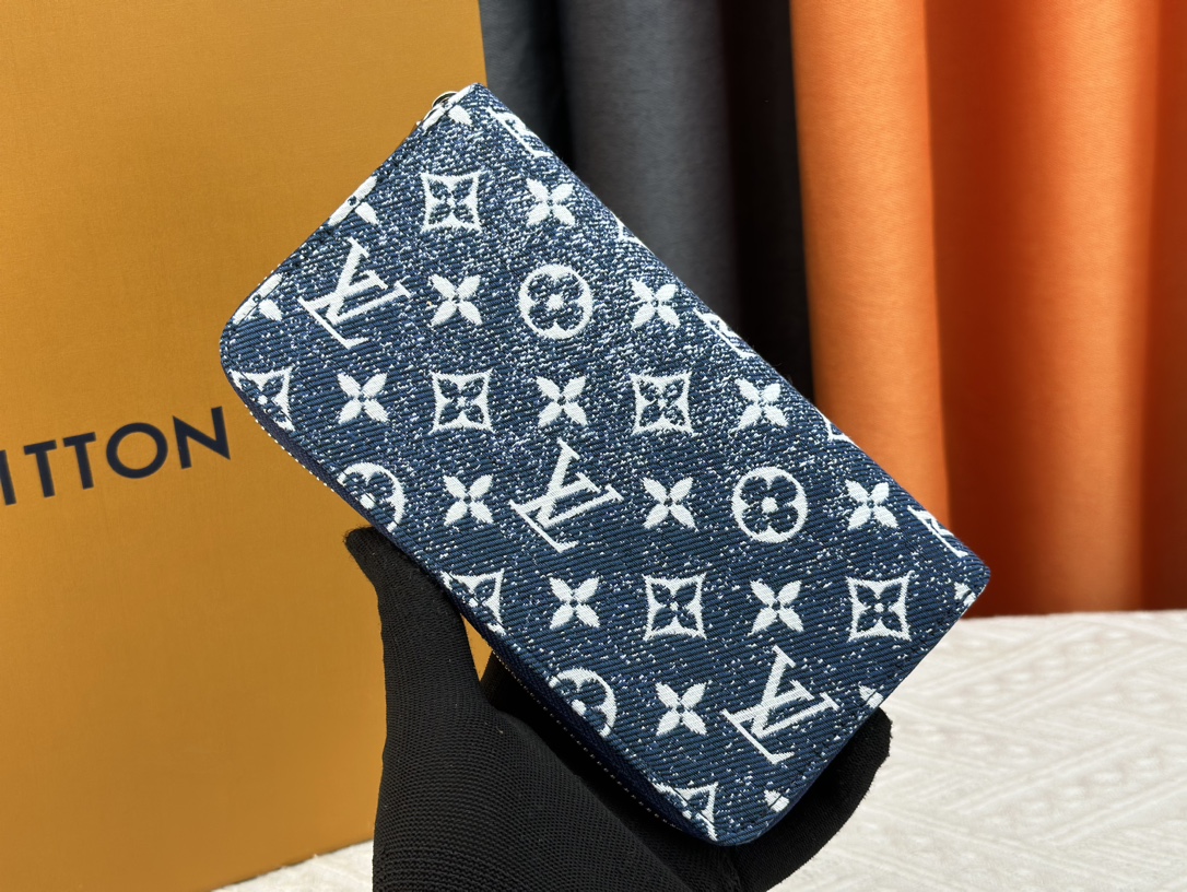 【LOUIS VUITTON】Vivienne Holidays 19.5 x 10.5 x 2.5CM