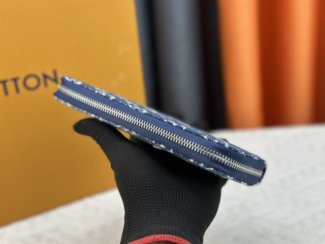 【LOUIS VUITTON】Vivienne Holidays 19.5 x 10.5 x 2.5CM