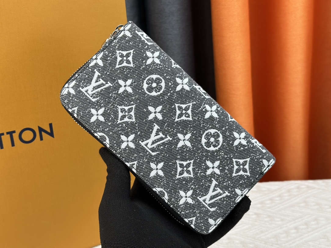 【LOUIS VUITTON】Vivienne Holidays 19.5 x 10.5 x 2.5CM