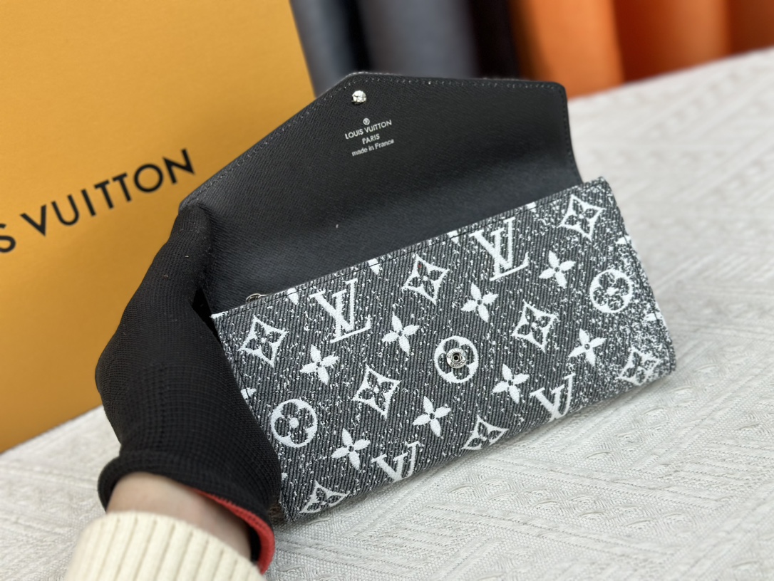 【LOUIS VUITTON】Vivienne Holidays 19.5 x 10.5 x 2.5CM