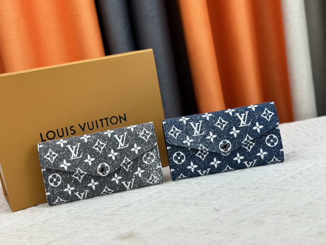 【LOUIS VUITTON】Vivienne Holidays 19.5 x 10.5 x 2.5CM