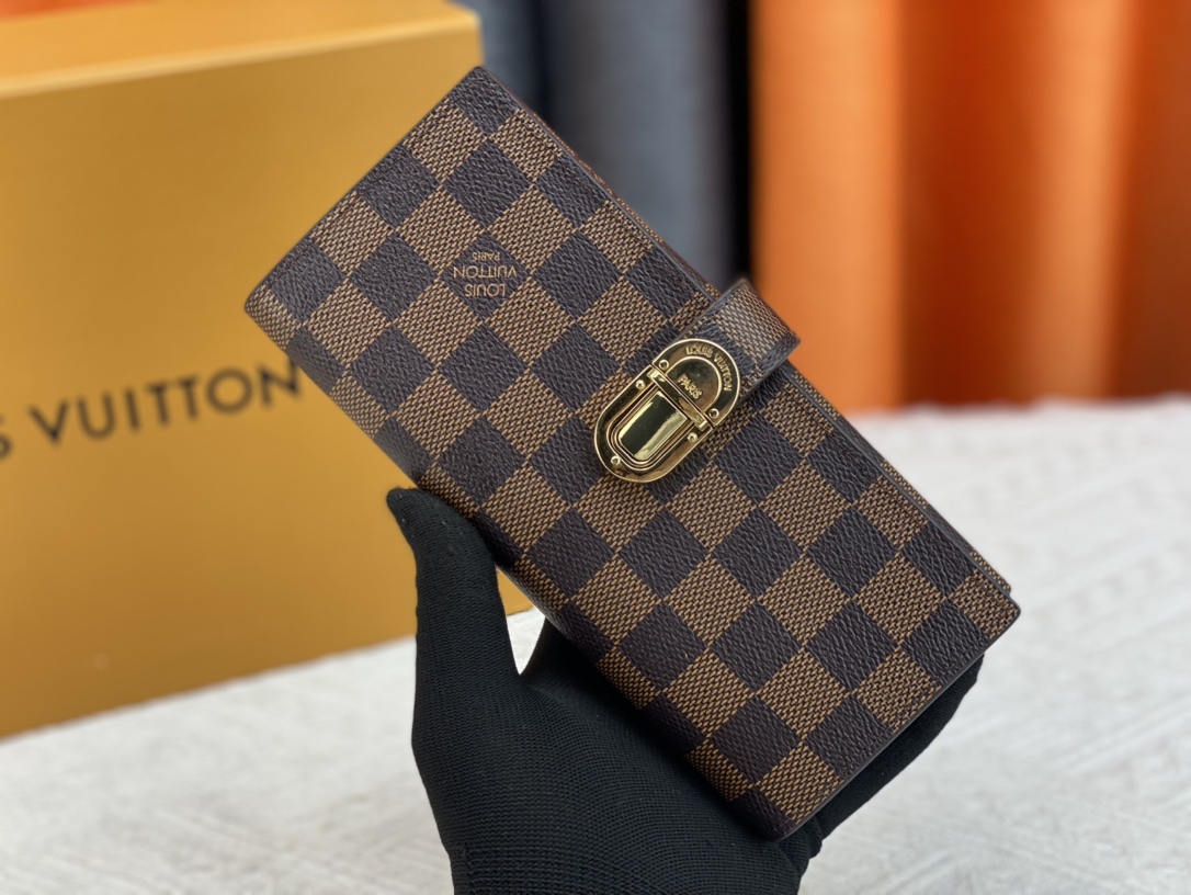 【LOUIS VUITTON】Curieuse 19*10cm
