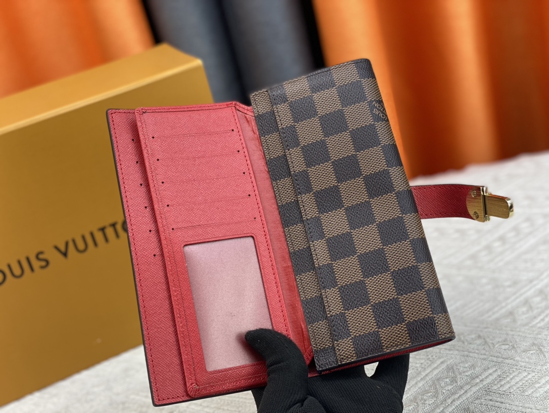 【LOUIS VUITTON】Curieuse 19*10cm