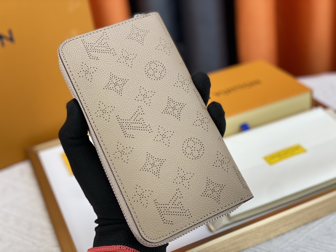 【LOUIS VUITTON】19 x 10cm
