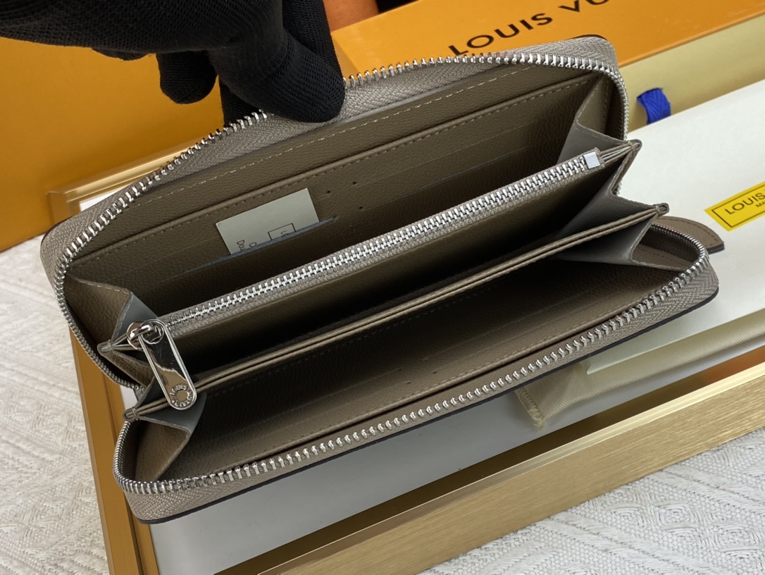 【LOUIS VUITTON】19 x 10cm