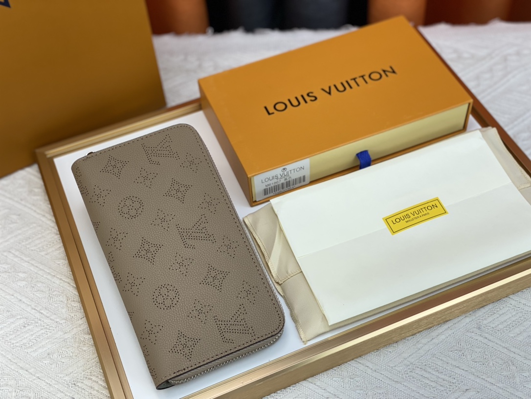 【LOUIS VUITTON】19 x 10cm