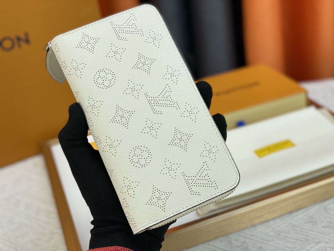 【LOUIS VUITTON】19 x 10cm