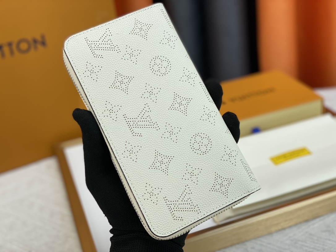 【LOUIS VUITTON】19 x 10cm