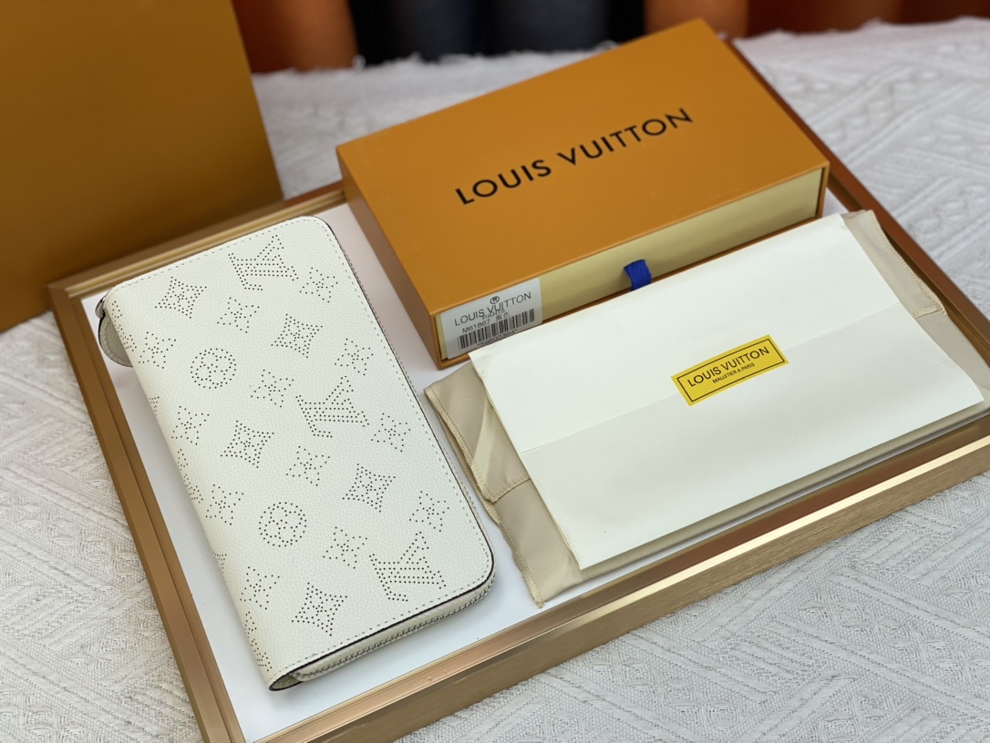 【LOUIS VUITTON】19 x 10cm