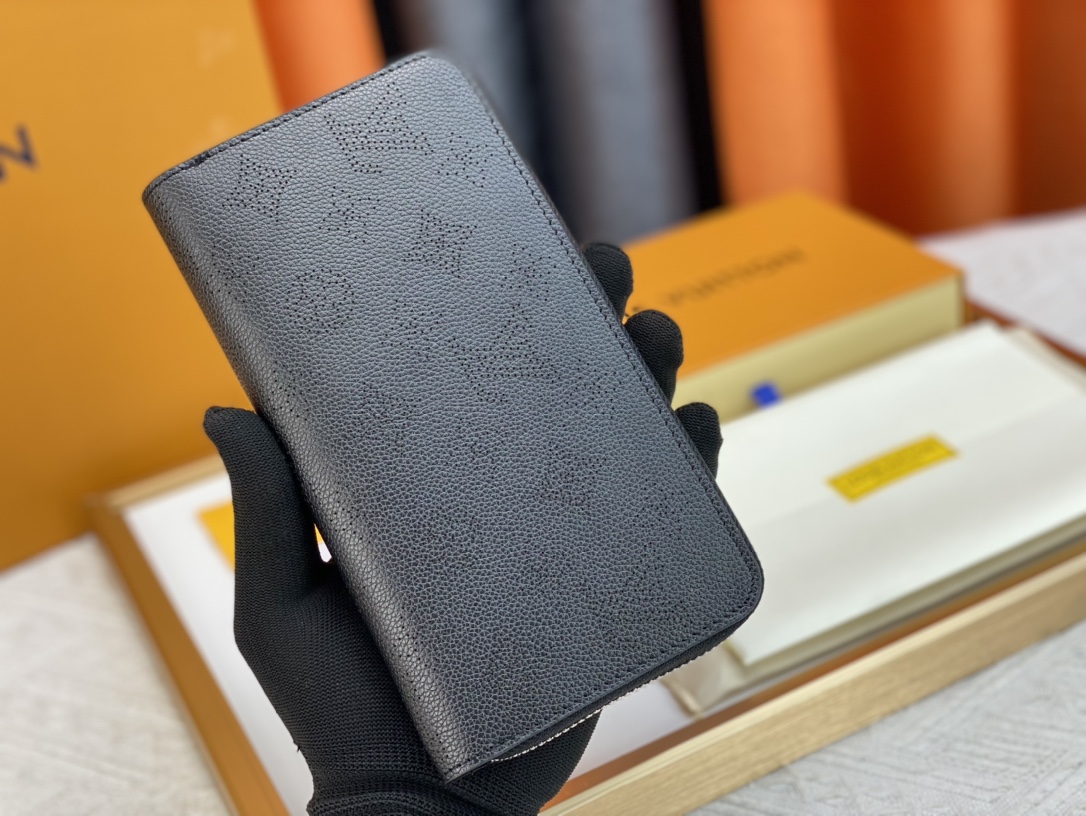 【LOUIS VUITTON】19 x 10cm