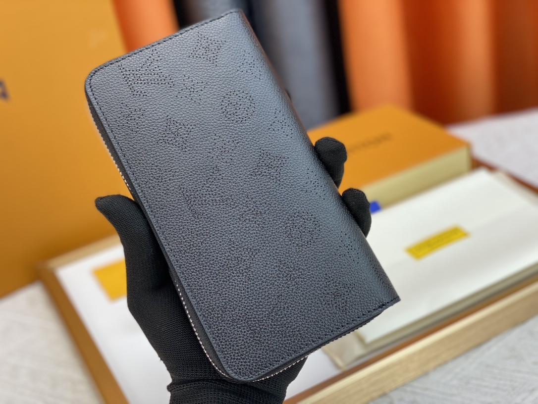 【LOUIS VUITTON】19 x 10cm