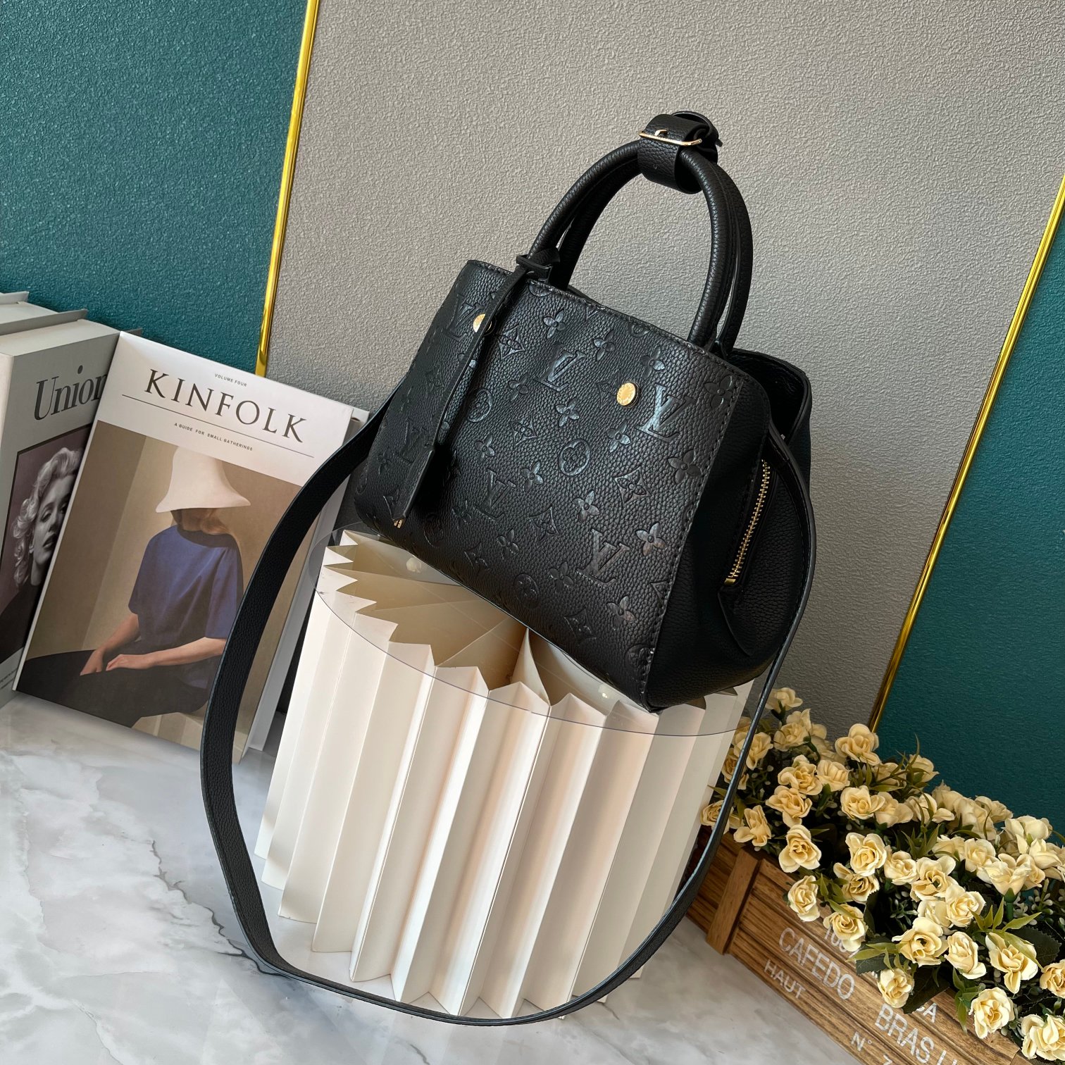 【LOUIS VUITTON】Montaigne