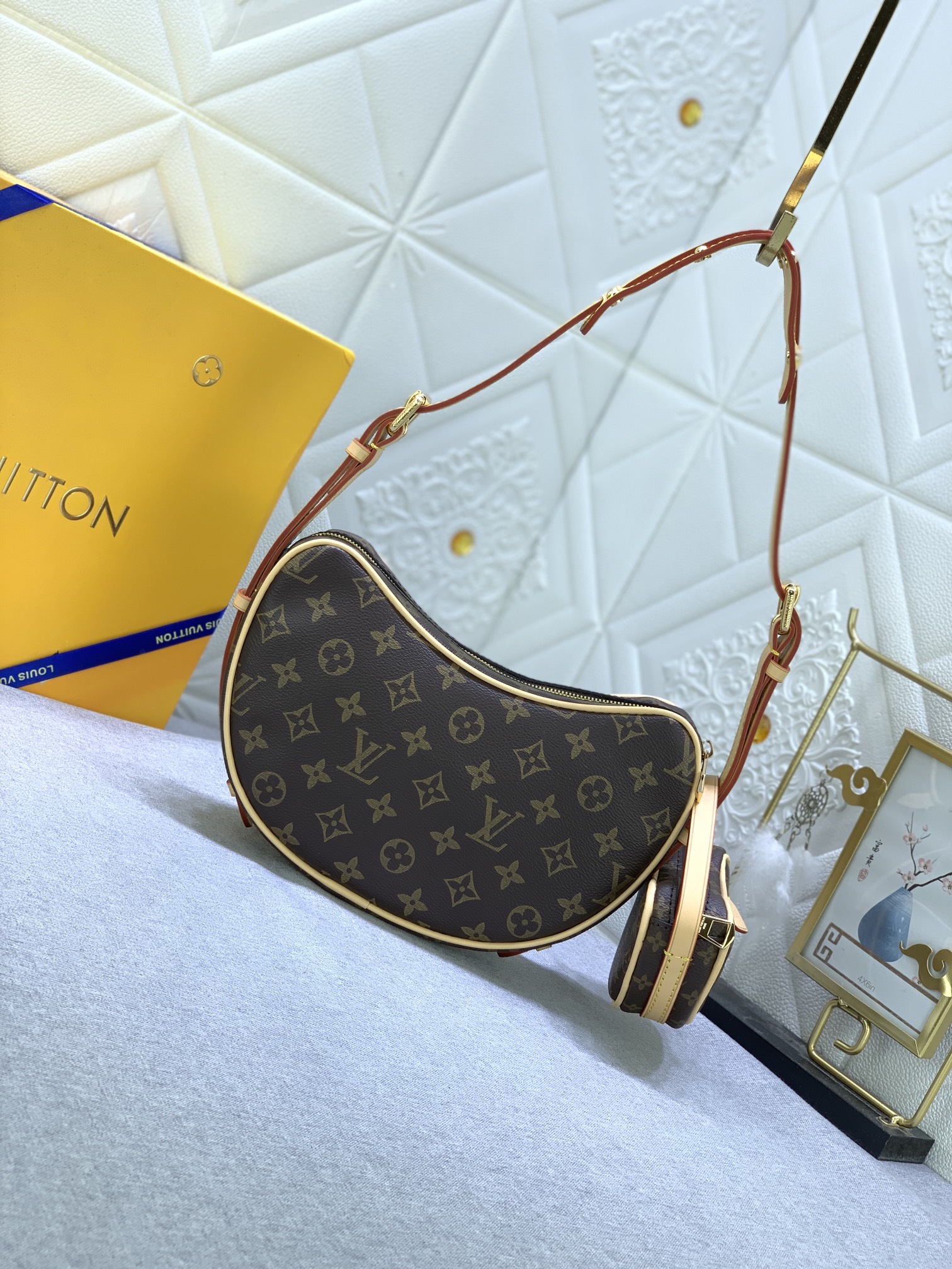 【LOUIS VUITTON】24*15*6CM