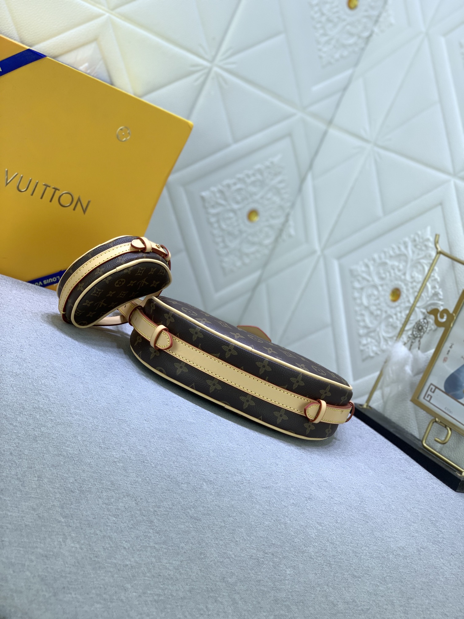 【LOUIS VUITTON】24*15*6CM