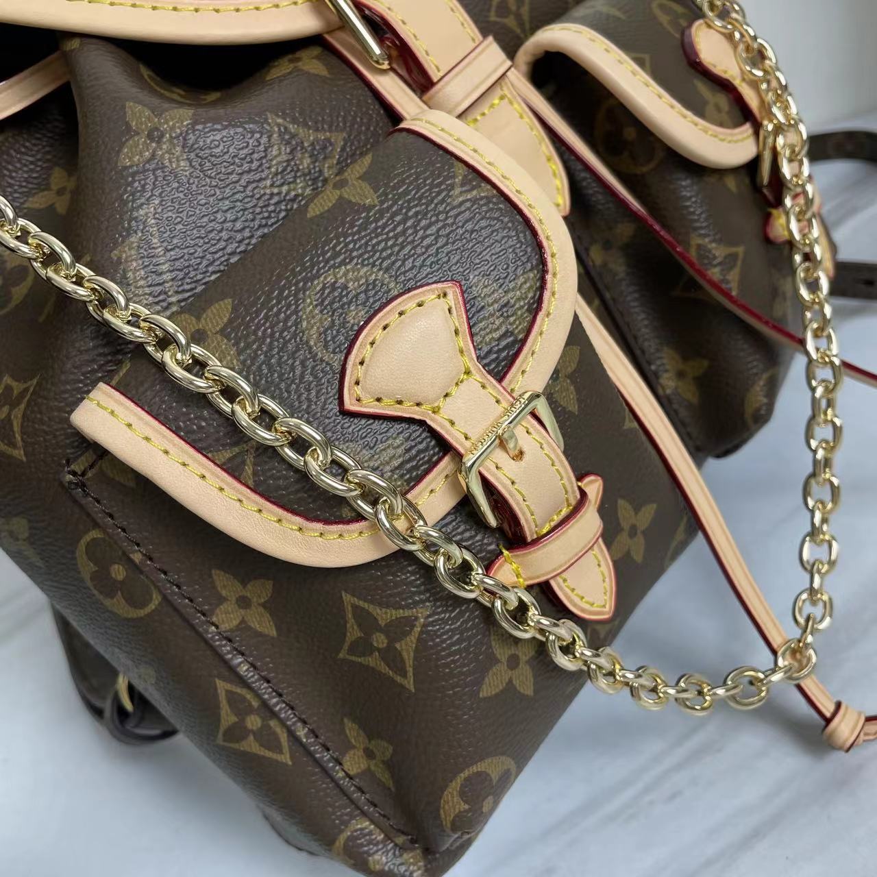 【LOUIS VUITTON】Excursion  21 x 23 x 10CM
