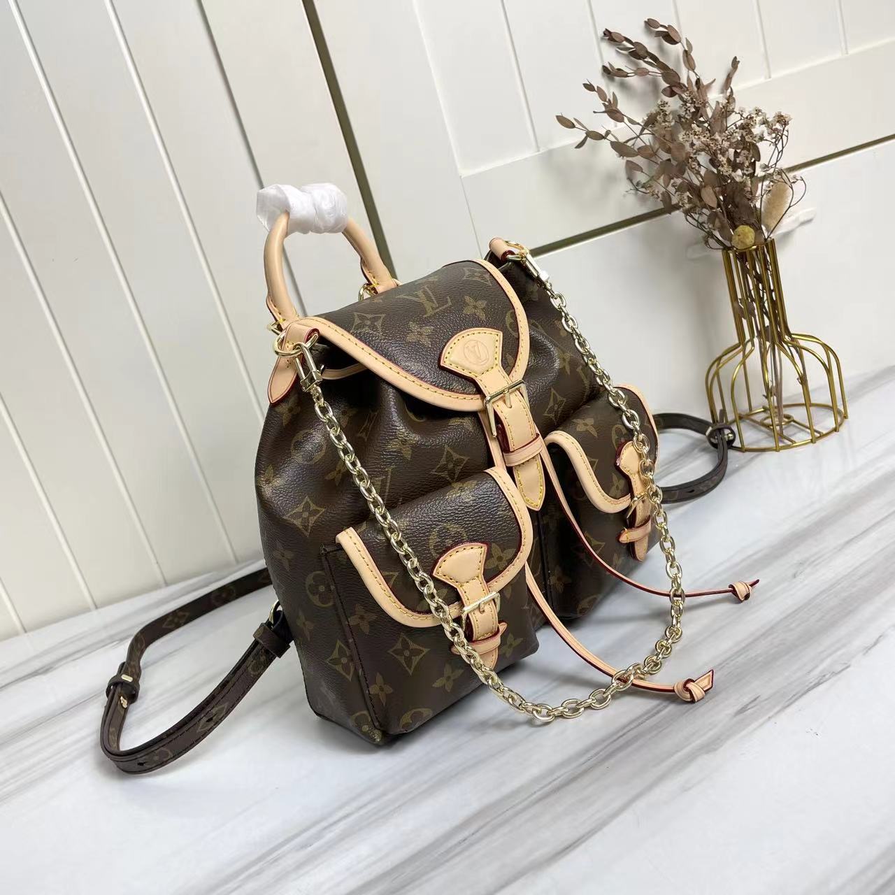 【LOUIS VUITTON】Excursion  21 x 23 x 10CM