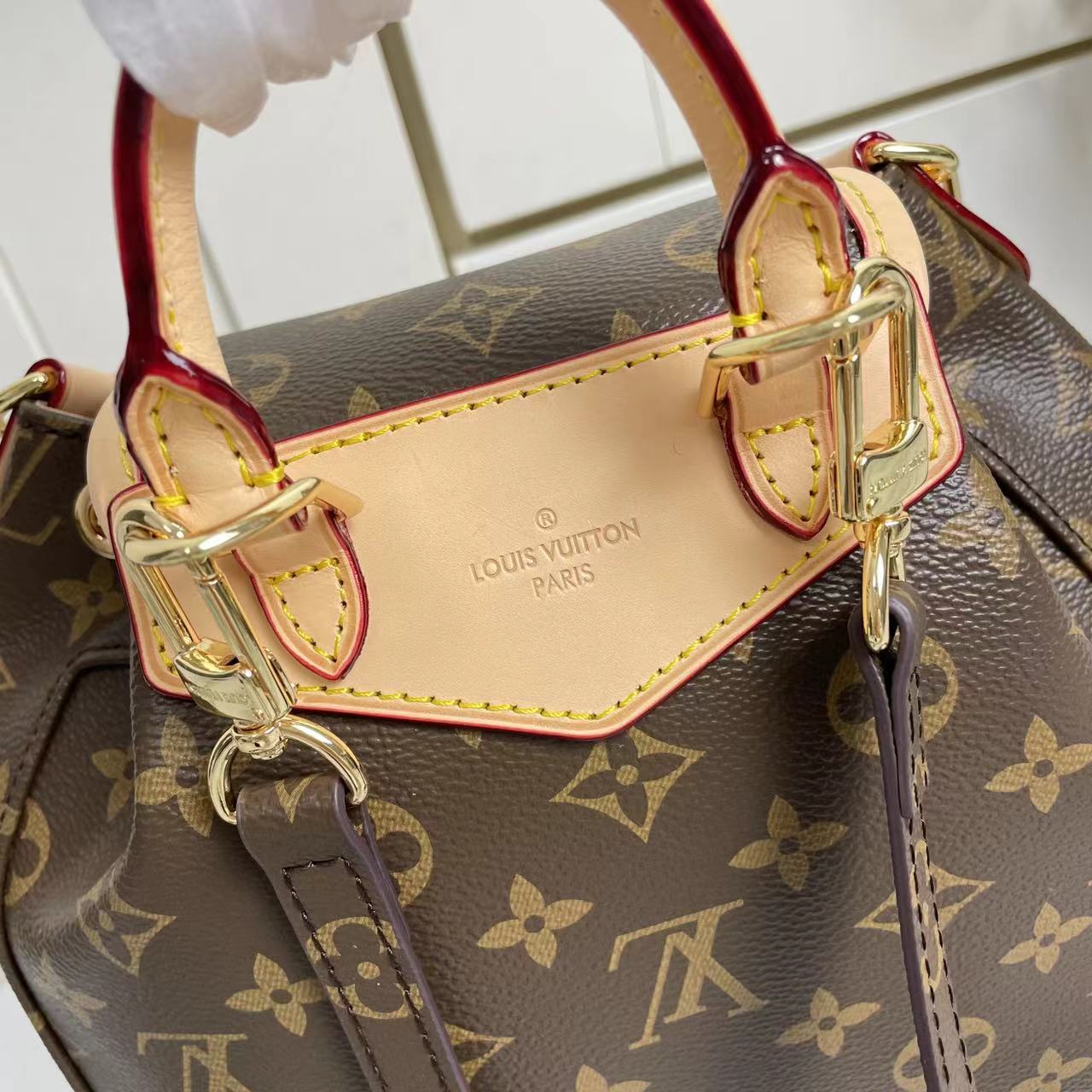 【LOUIS VUITTON】Excursion  21 x 23 x 10CM