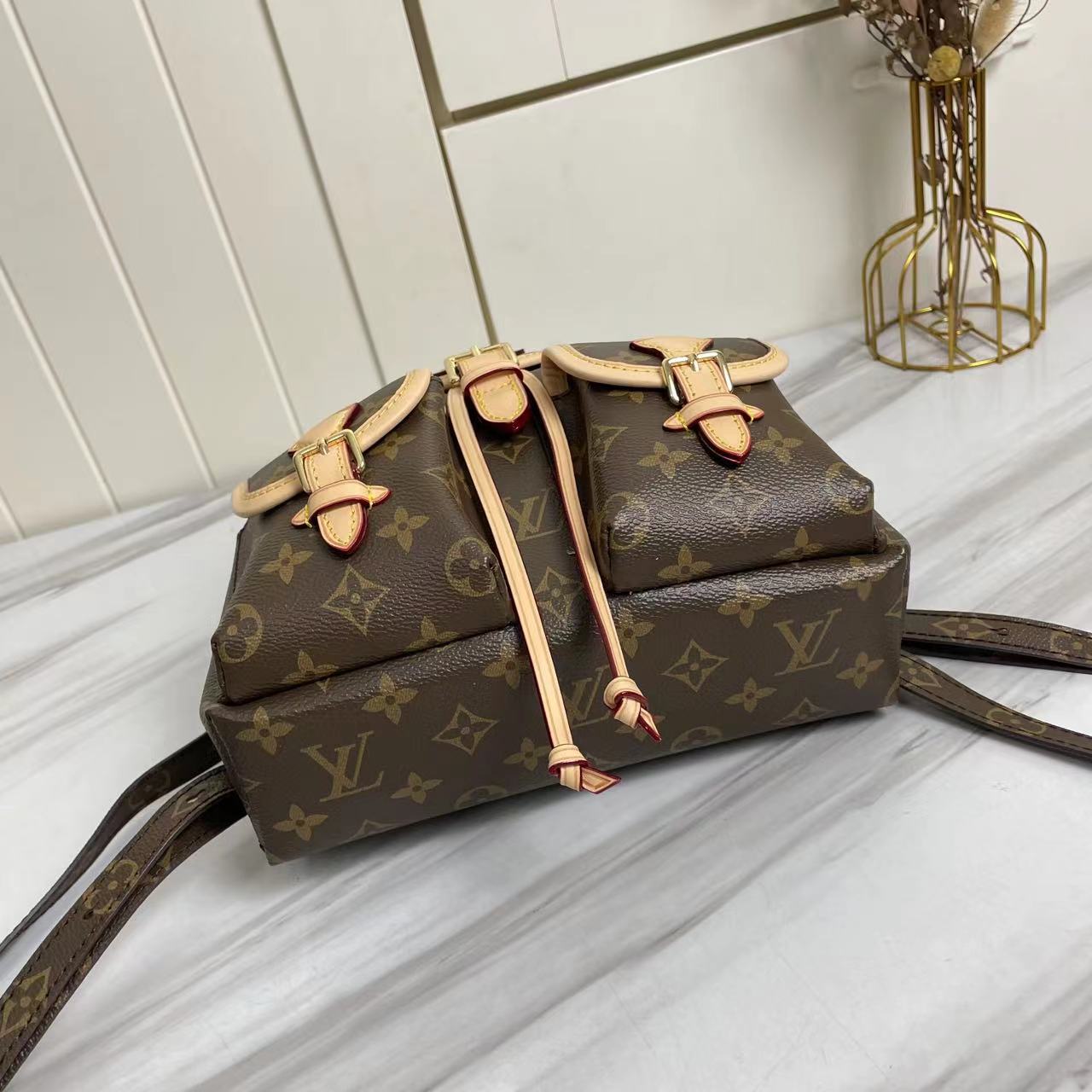 【LOUIS VUITTON】Excursion  21 x 23 x 10CM